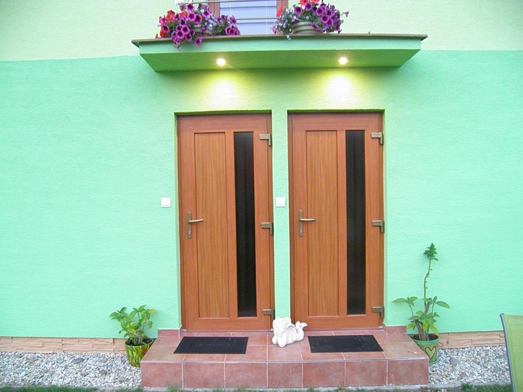 Green Cottage Besenova Exterior photo